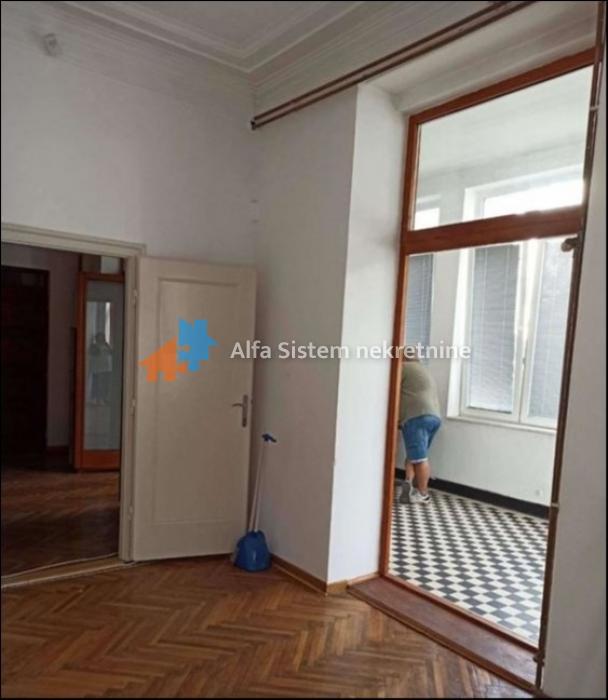 Izdavanje: Petosoban stan 132 m², Vračar – Beograd