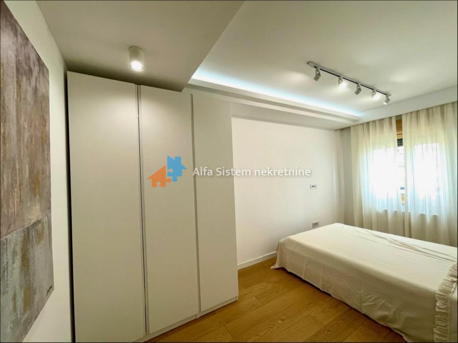 Izdavanje: Petosoban stan 240 m², Vračar – Beograd