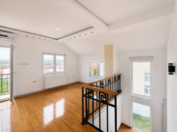 Izdavanje: Kuća 240 m², Zvezdara – Beograd