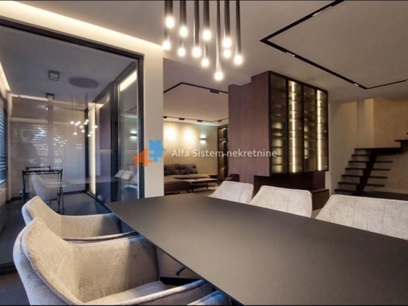 Izdavanje: Petosoban stan 197 m², Vračar – Beograd