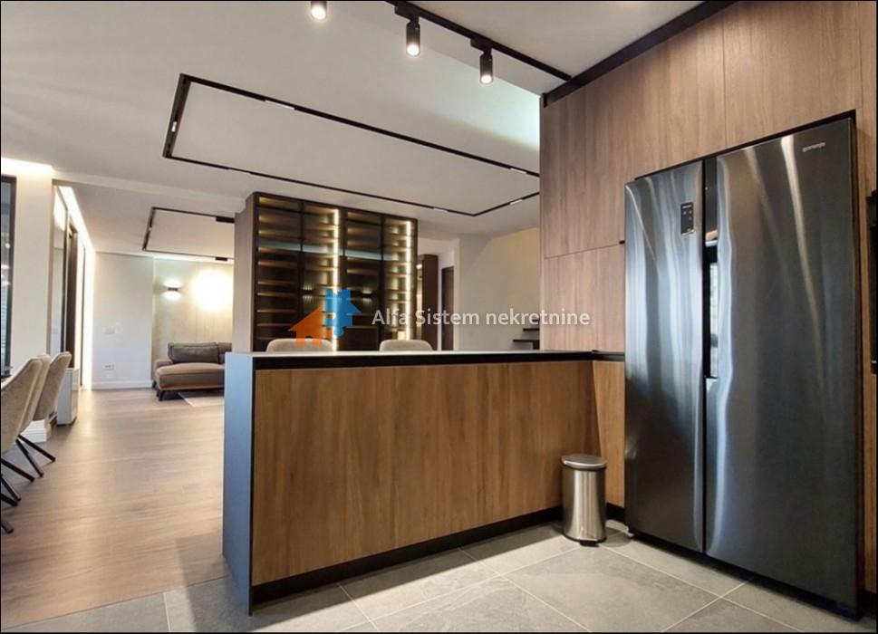 Izdavanje: Petosoban stan 197 m², Vračar – Beograd