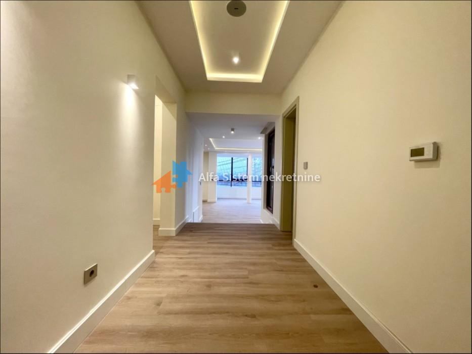 Izdavanje: Četvorosoban stan 153 m², Savski venac – Beograd