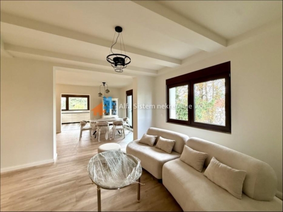Izdavanje: Četvorosoban stan 123 m², Savski venac – Beograd