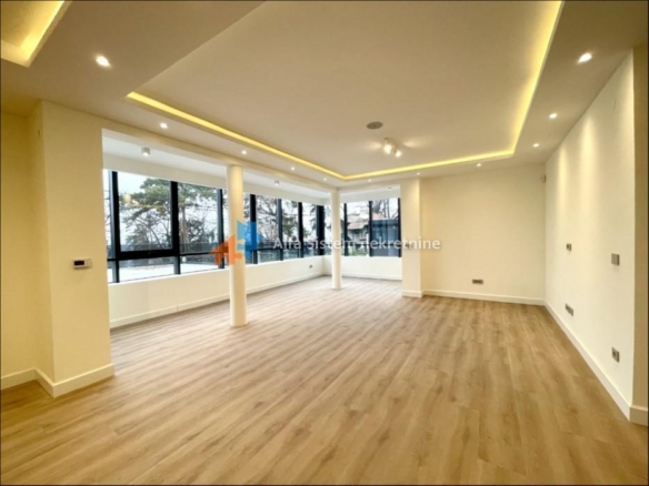 Izdavanje: Četvorosoban stan 153 m², Savski venac – Beograd