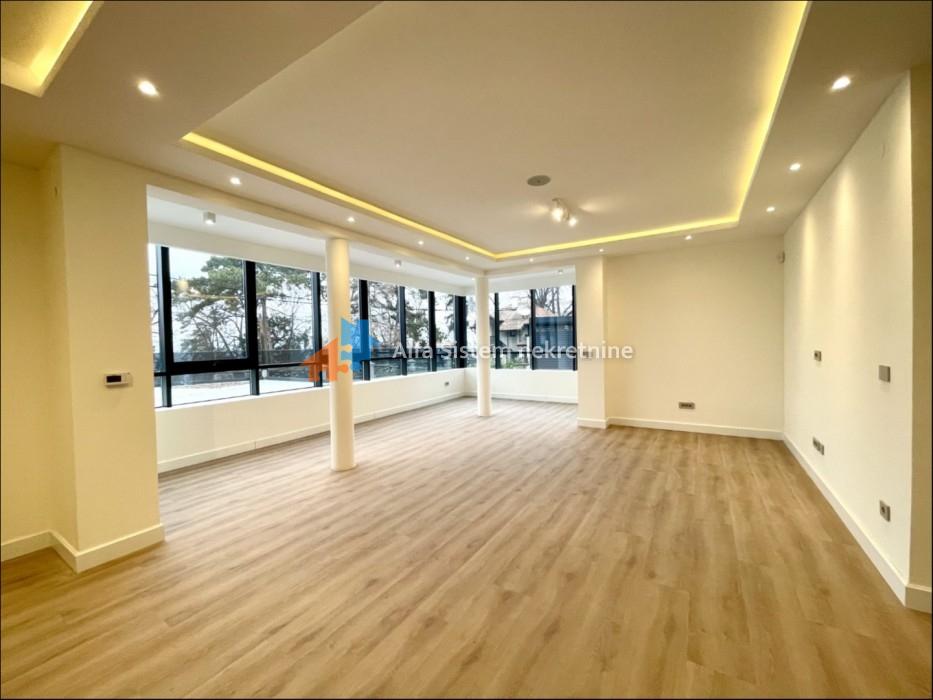 Izdavanje: Četvorosoban stan 153 m², Savski venac – Beograd