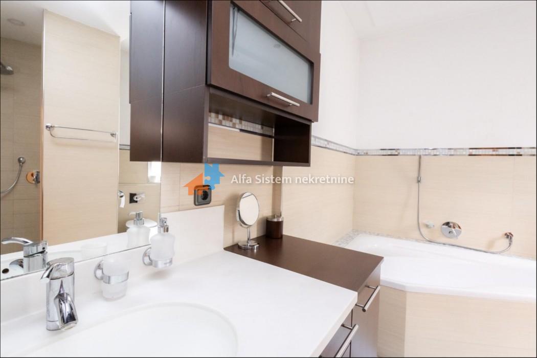 Izdavanje: Četvorosoban stan 140 m², Stari grad – Beograd