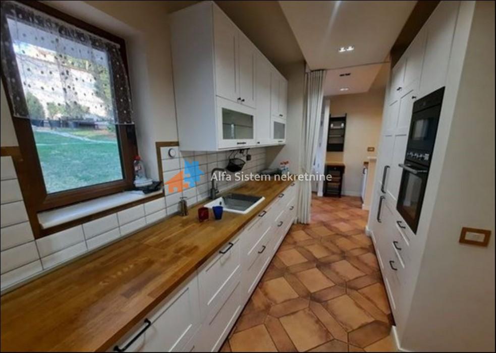 Izdavanje: Kuća 300 m², Banovo brdo – Beograd