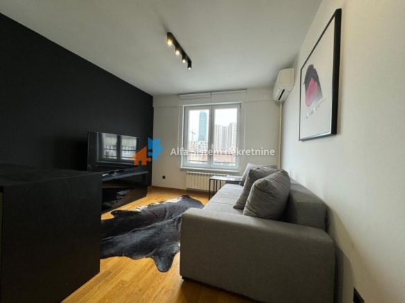Izdavanje: Garsonjera 27 m², Savski venac – Beograd