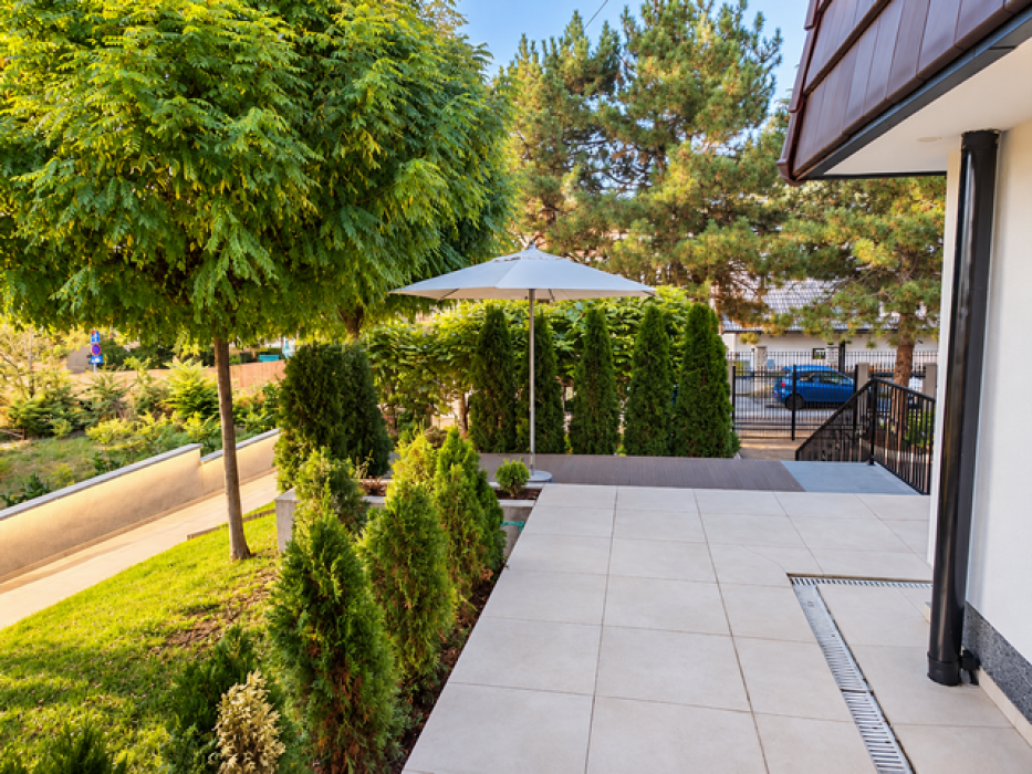 Izdavanje: Četvorosoban stan 115 m², Dedinje – Beograd