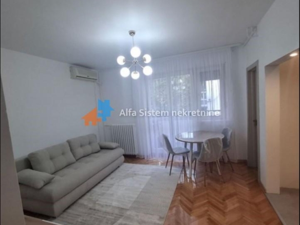Izdavanje: Trosoban stan 52 m², Vračar – Beograd