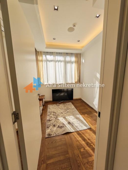 Izdavanje: Četvorosoban stan 148 m², Savski venac – Beograd
