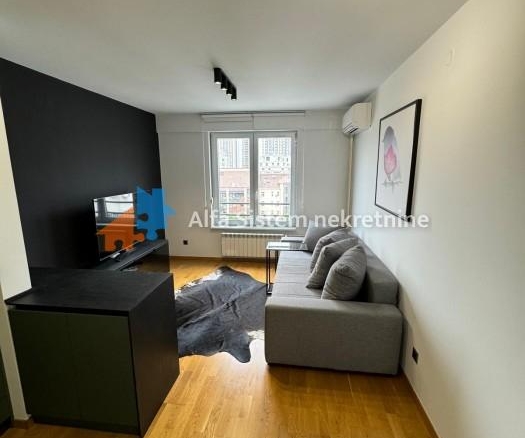 Izdavanje: Garsonjera 27 m², Savski venac – Beograd