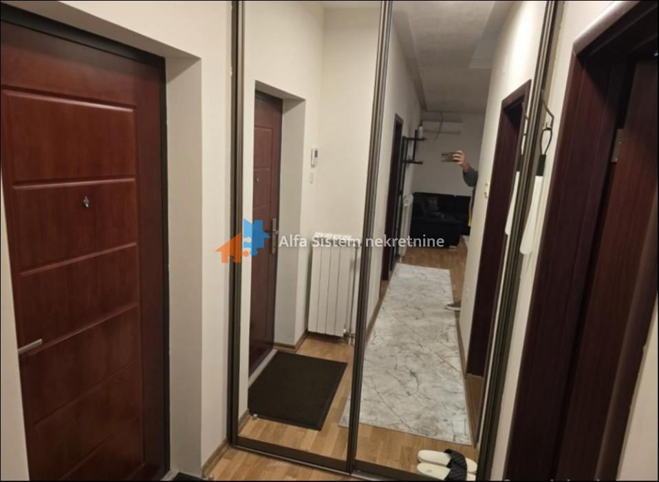 Izdavanje: Trosoban stan 86 m², Savski venac – Beograd