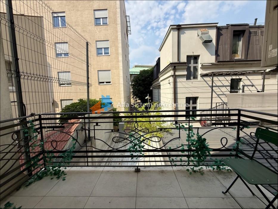 Izdavanje: Četvorosoban stan 185 m², Vračar – Beograd