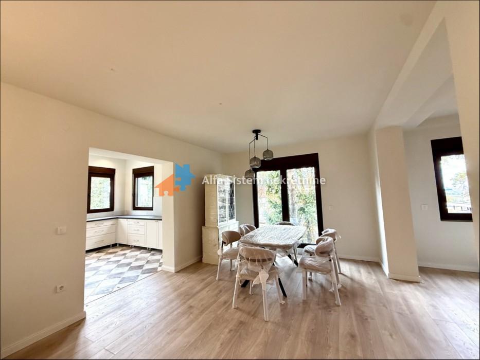 Izdavanje: Četvorosoban stan 123 m², Savski venac – Beograd