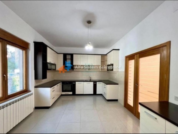 Izdavanje: Kuća 600 m², Savski venac – Beograd