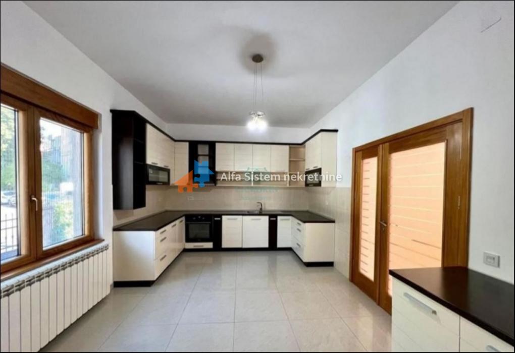 Izdavanje: Kuća 600 m², Savski venac – Beograd
