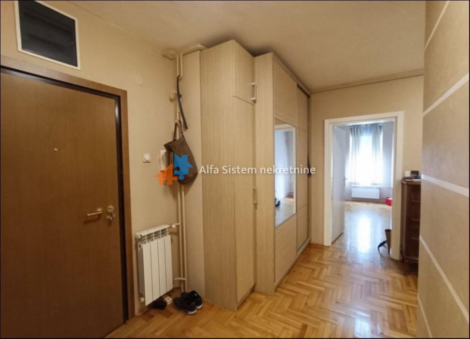 Izdavanje: Četvorosoban stan 100 m², Zvezdara – Beograd