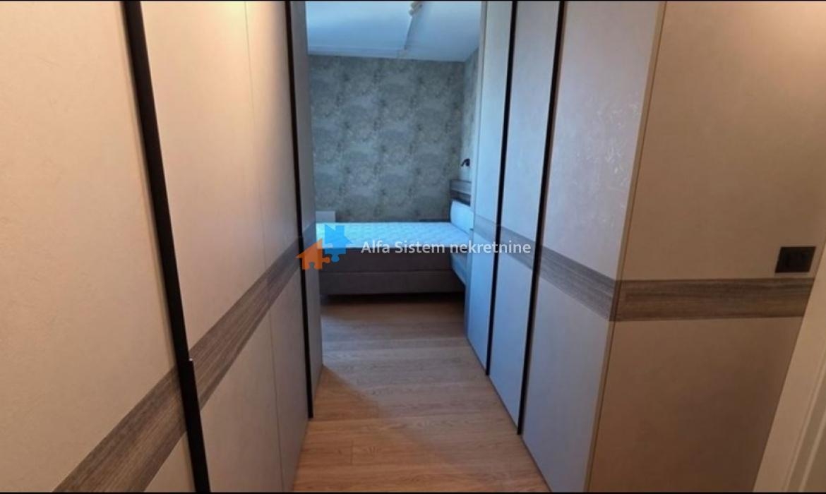 Izdavanje: Trosoban stan 95 m², Savski venac – Beograd