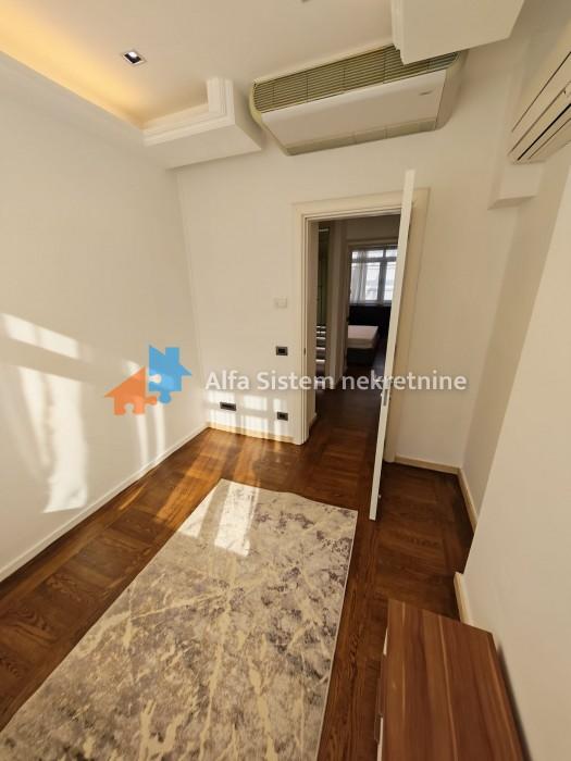 Izdavanje: Četvorosoban stan 148 m², Savski venac – Beograd