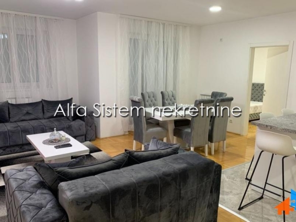Izdavanje: Četvorosoban stan 95 m², Voždovac – Beograd