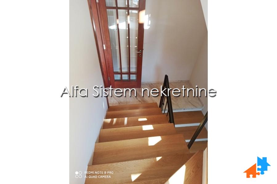 Izdavanje: Kuća 400 m², Banovo brdo – Beograd