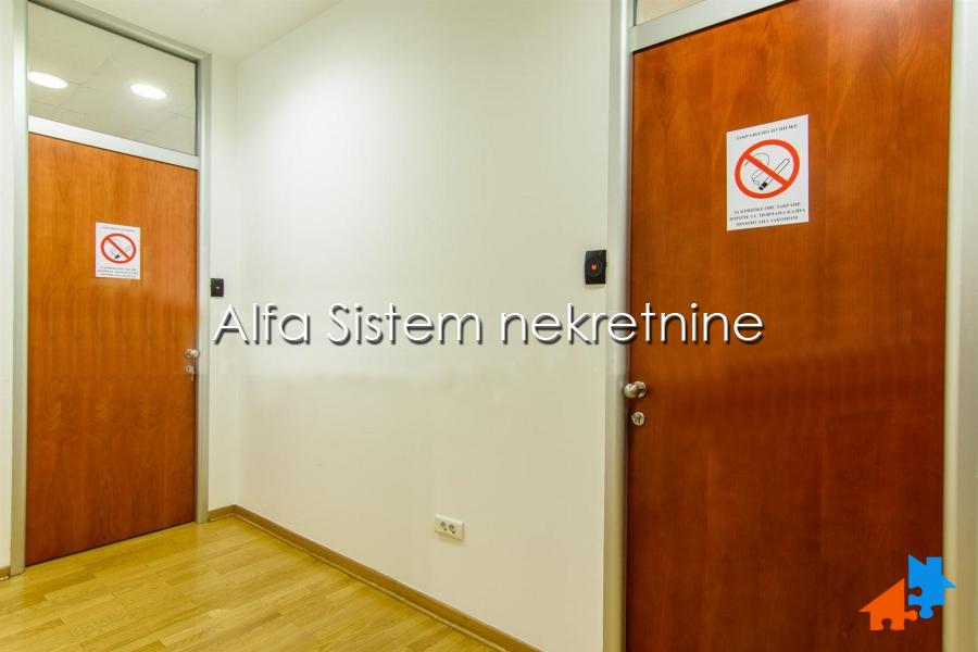 Izdavanje: Poslovni prostor 335 m², Bežanijska kosa – Beograd