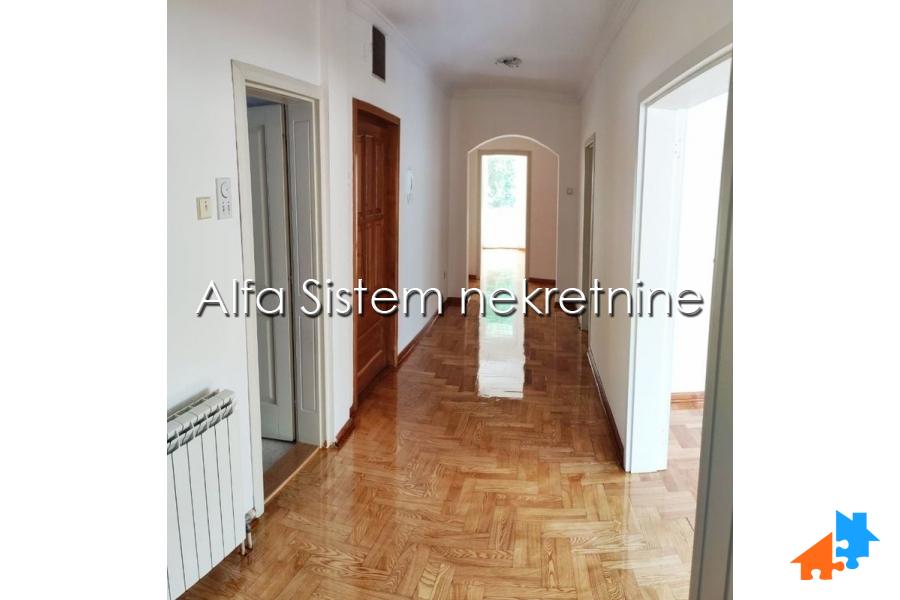 Izdavanje: Četvorosoban stan 147 m², Voždovac – Beograd