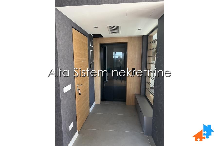 Izdavanje: Trosoban stan 140 m², Vračar – Beograd