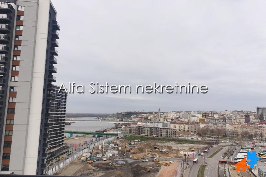 Izdavanje: Četvorosoban stan 90 m², Savski venac – Beograd
