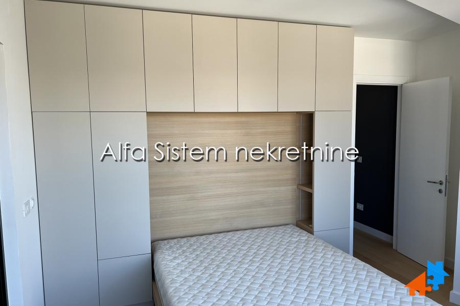 Izdavanje: Trosoban stan 140 m², Vračar – Beograd