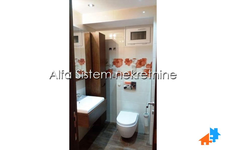 Izdavanje: Četvorosoban stan 115 m², Dedinje – Beograd