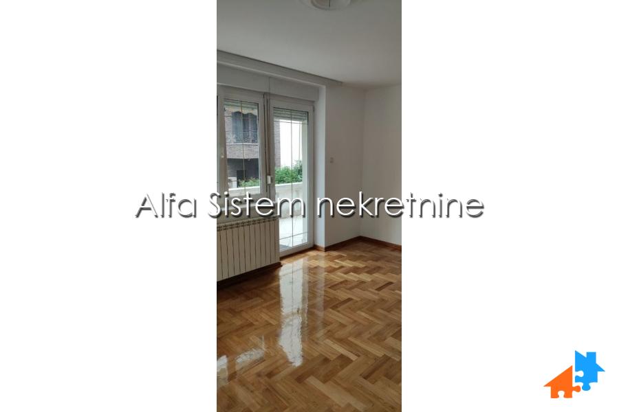Izdavanje: Četvorosoban stan 147 m², Voždovac – Beograd