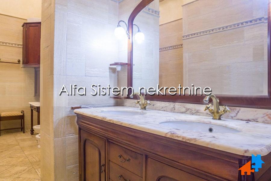 Izdavanje: Četvorosoban stan 222 m², Palilula – Beograd