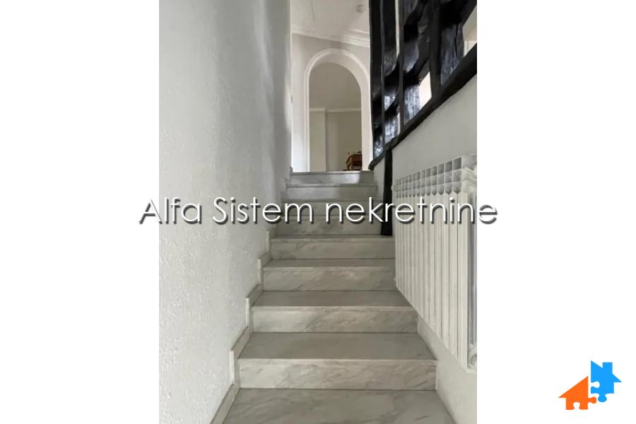 Izdavanje: Petosoban stan 250 m², Vračar – Beograd