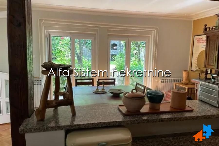 Izdavanje: Petosoban stan 250 m², Vračar – Beograd