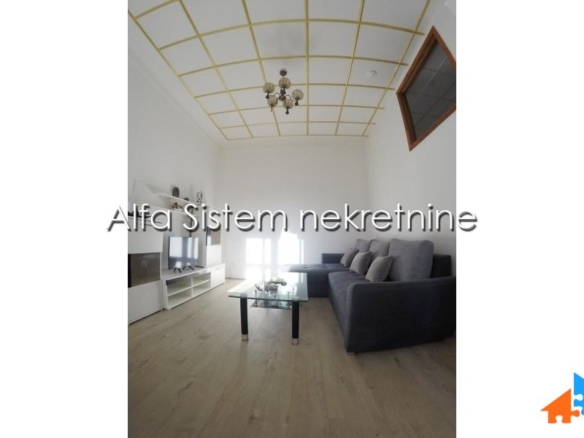 Izdavanje: Dvoiposoban stan 70 m², Savski venac – Beograd