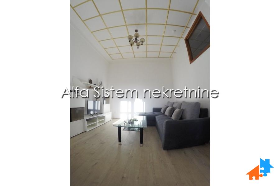 Izdavanje: Dvoiposoban stan 70 m², Savski venac – Beograd