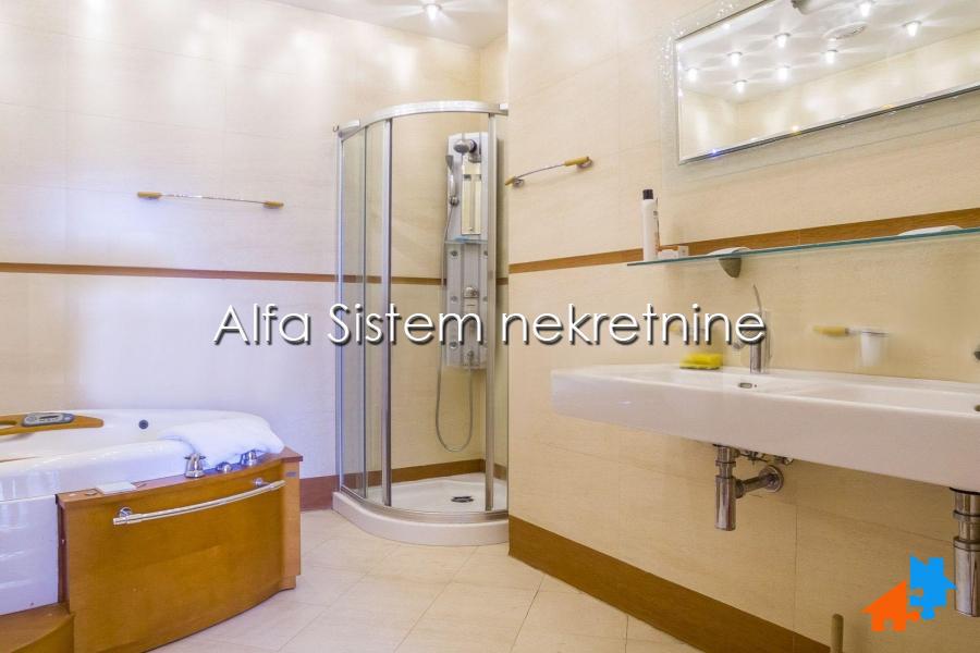 Izdavanje: Četvorosoban stan 222 m², Palilula – Beograd