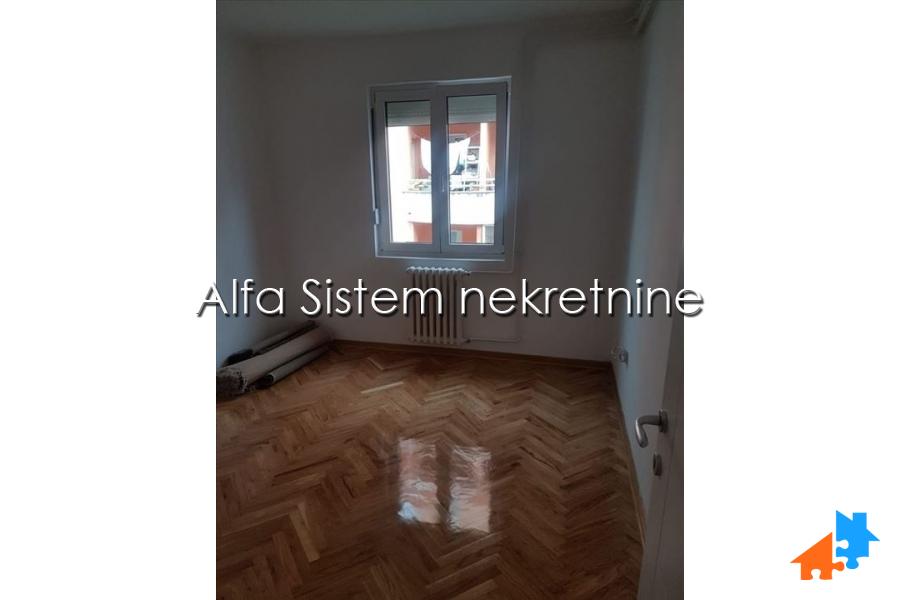 Izdavanje: Petosoban stan 150 m², Karaburma – Beograd