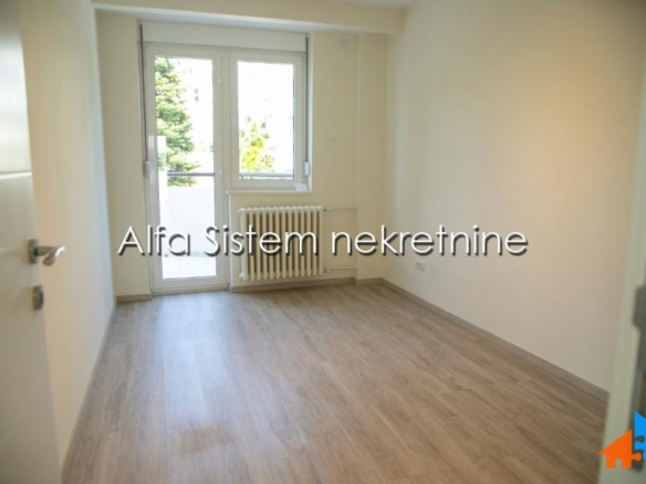 Izdavanje: Kuća 260 m², Čukarica – Beograd
