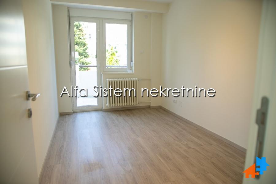 Izdavanje: Kuća 260 m², Čukarica – Beograd