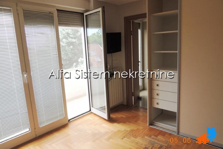 Izdavanje: Kuća 300 m², Banovo brdo – Beograd