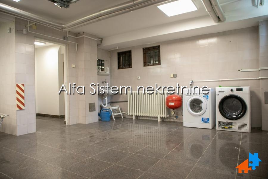 Izdavanje: Kuća 260 m², Čukarica – Beograd