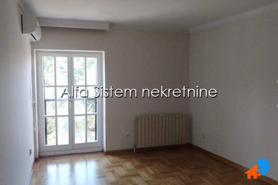 Izdavanje: Poslovni prostor 180 m², Stari grad – Beograd