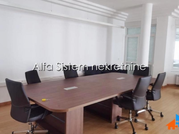 Izdavanje: Poslovni prostor 150 m², Savski venac – Beograd