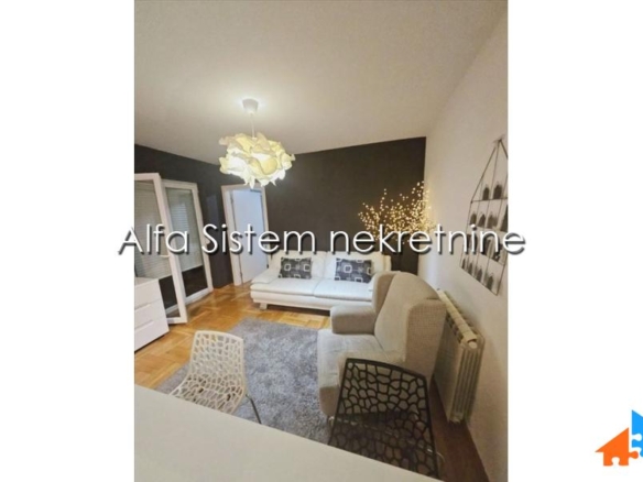 Izdavanje: Četvorosoban stan 100 m², Voždovac – Beograd
