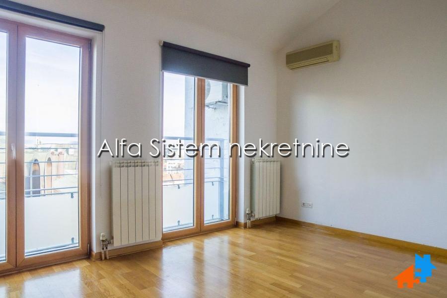 Izdavanje: Četvorosoban stan 222 m², Palilula – Beograd