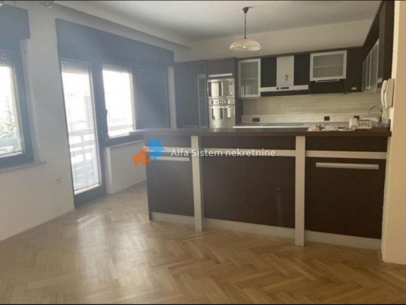Izdavanje: Kuća 360 m², Voždovac – Beograd