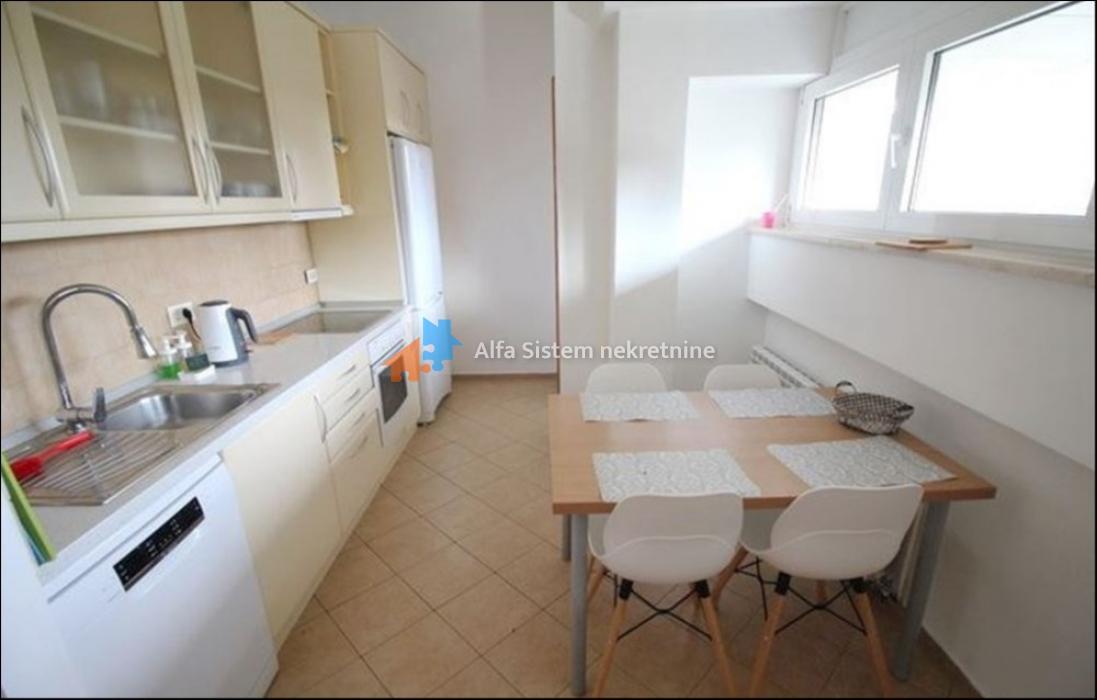 Izdavanje: Četvorosoban stan 157 m², Savski venac – Beograd